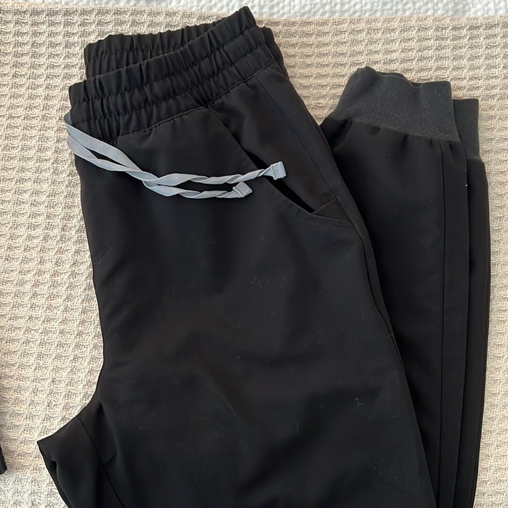 FIGS medium high waisted Zamora regular length